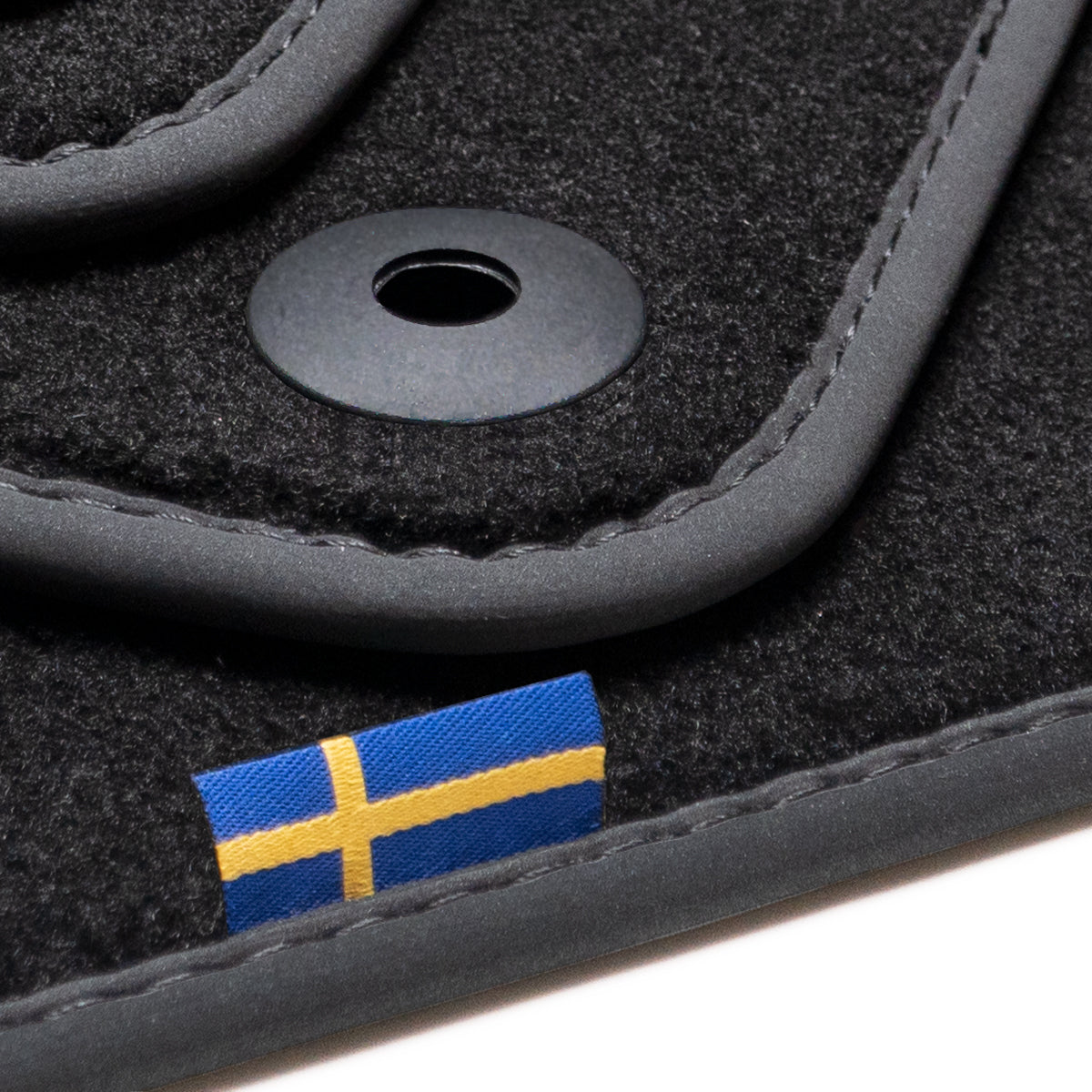 Volvo XC40 Electric Velour Floor Mats 2023-2025 – Clips in DR mat only – Flag Tag