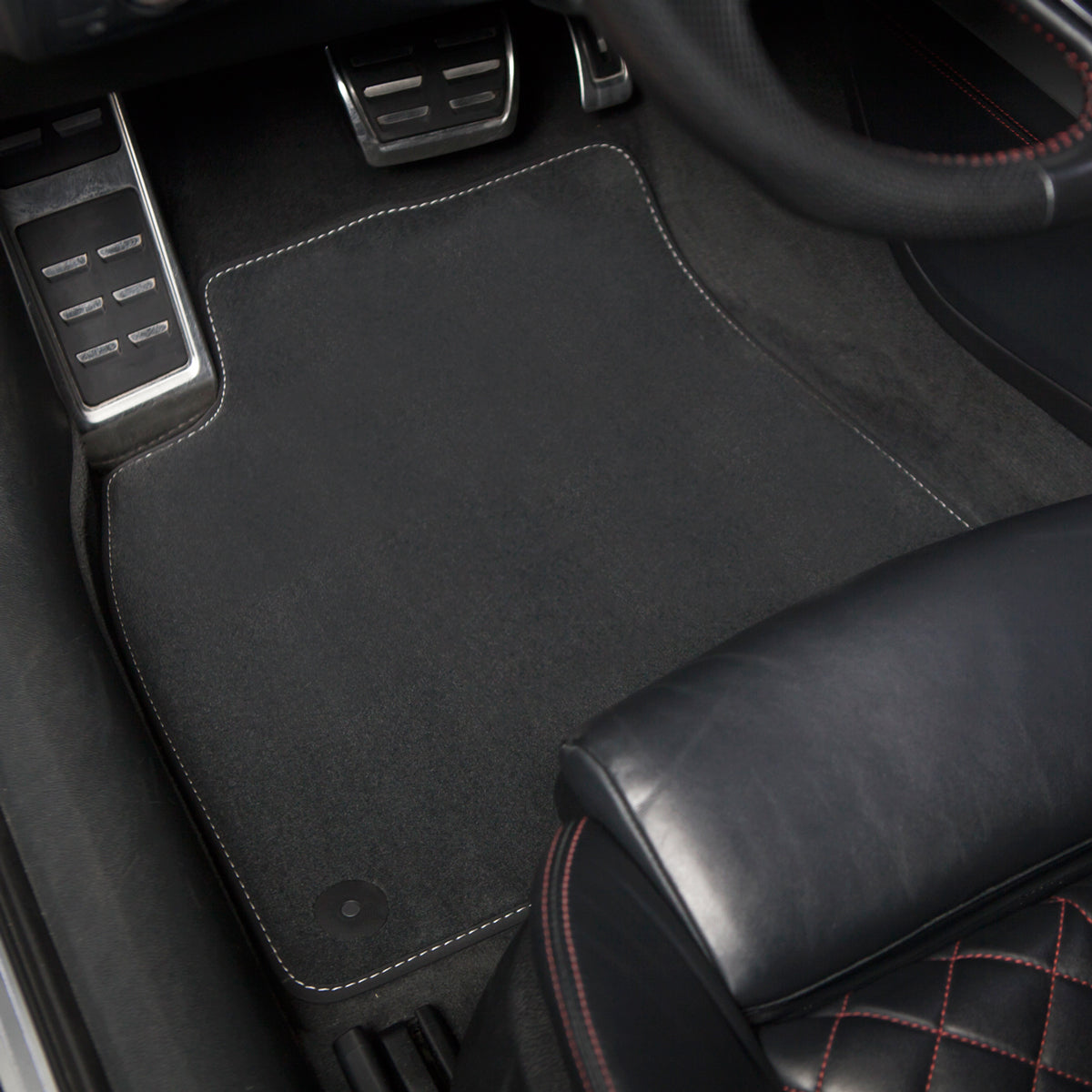 Audi A4 &amp; S4 Velour Floor Mats 2002-2008 – Sedan, Wagon B6 &amp; B7 – Silver Stitching