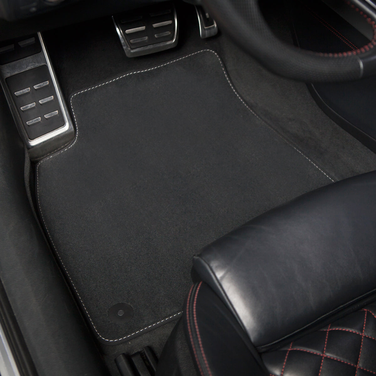 luxury Audi A4 B9 car mats