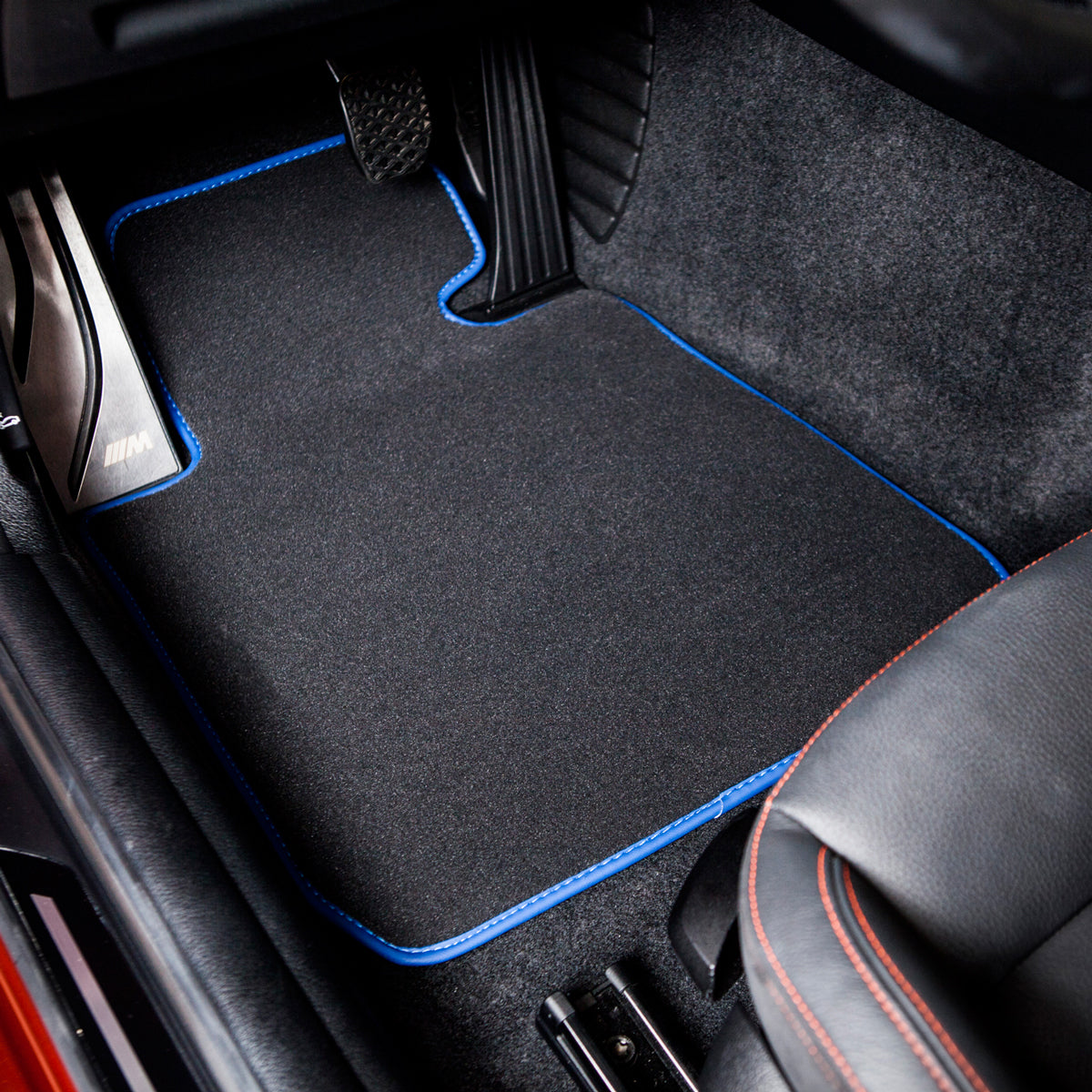 BMW i8 Velour Floor Mats 2014-2021 – L12 &amp; L15 – Blue Edging
