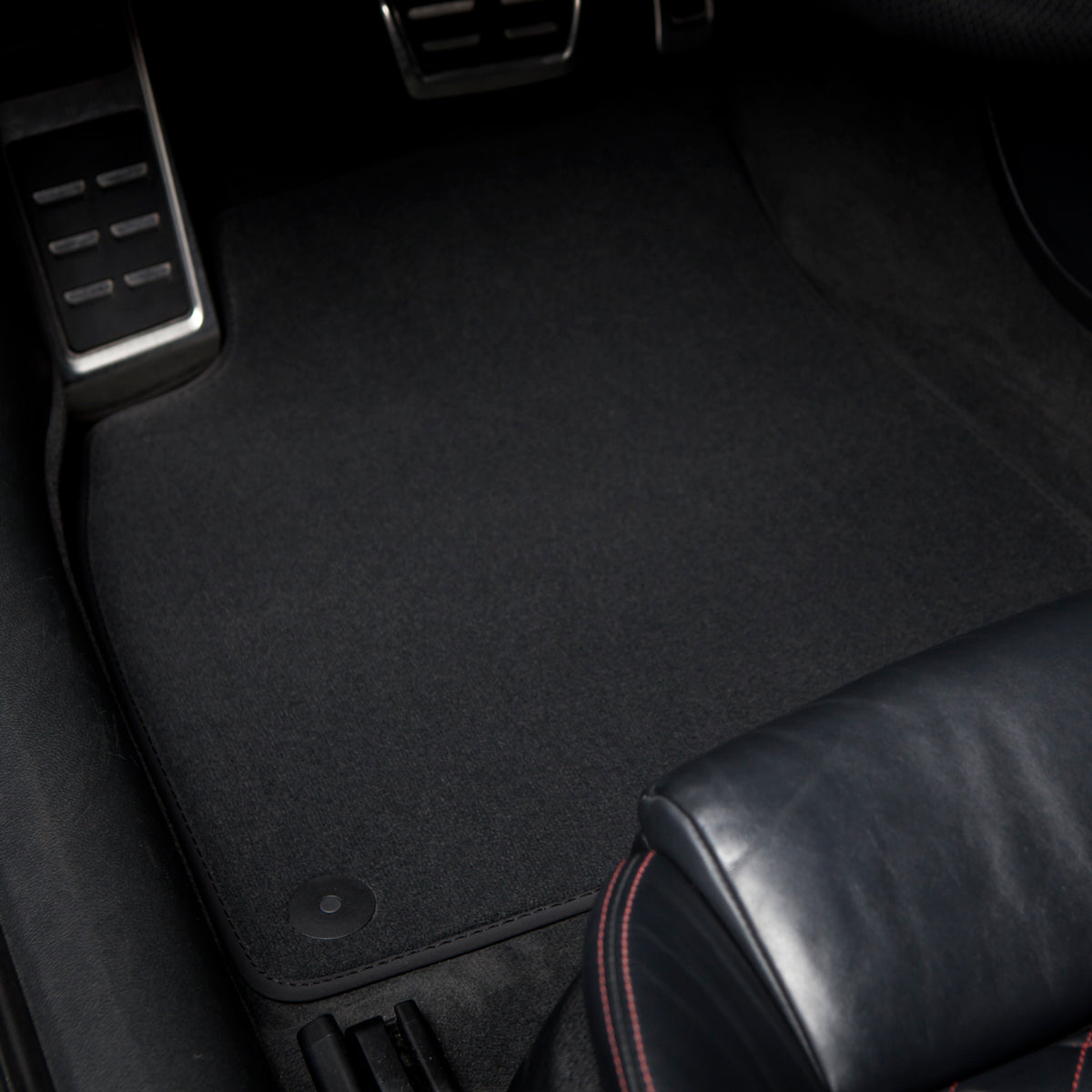 Volkswagen Passat Velour Floor Mats 2016–2022 – B8 – Black