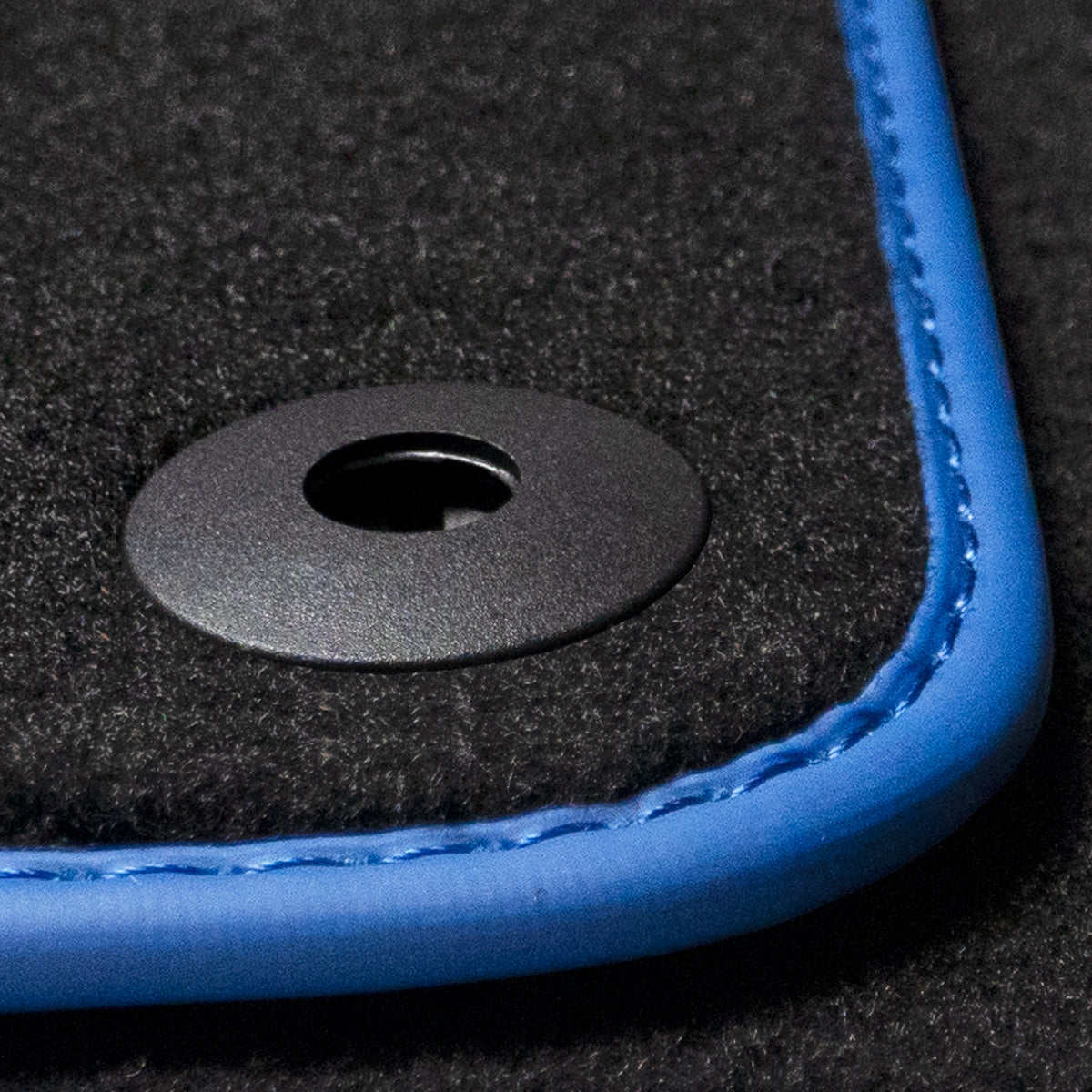 Volvo V70 &amp; XC70 Floor Mats 2008-2016 – 3rd Gen – Blue Edging