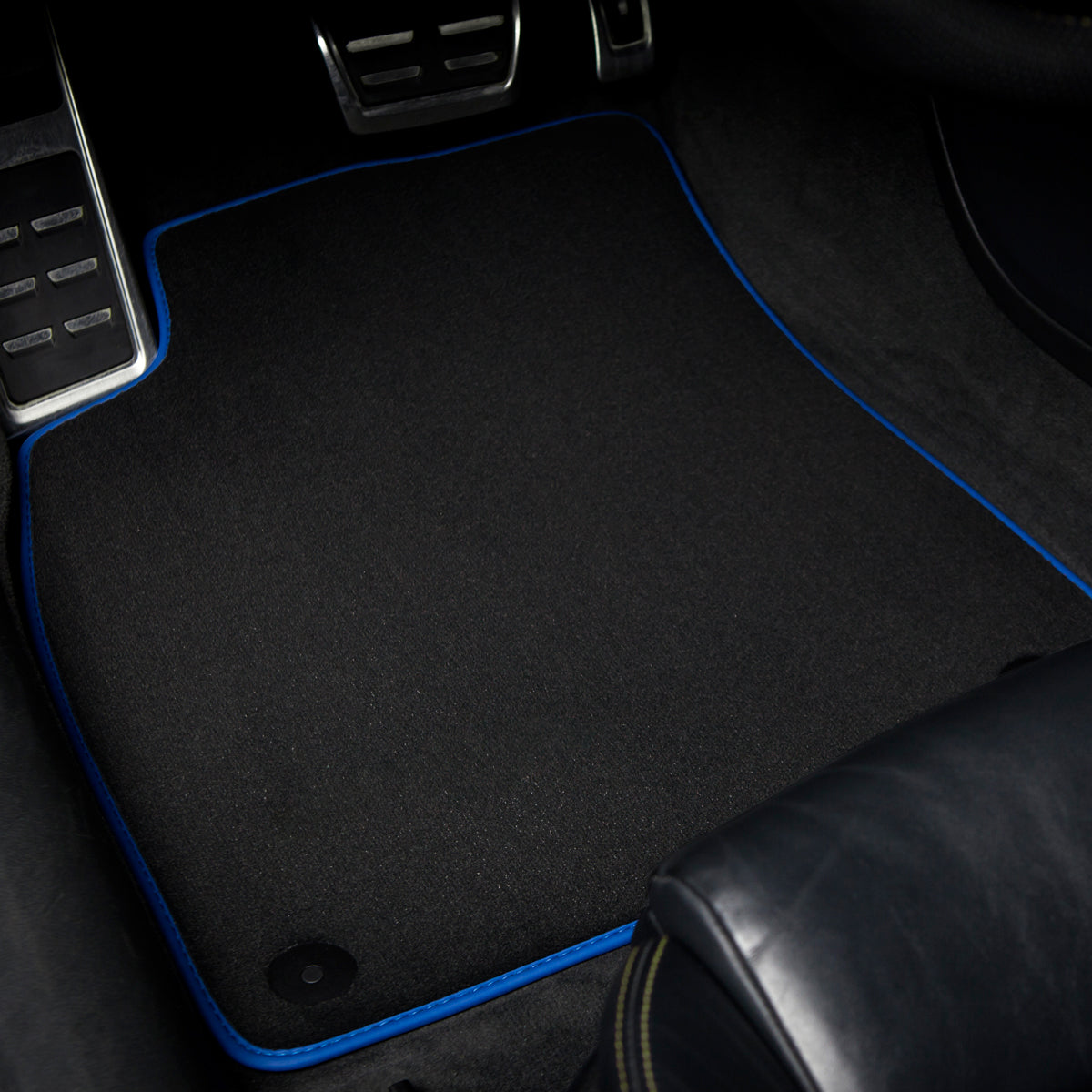 Volvo XC60 Velour Floor Mats 2008-2017 – Blue Edging